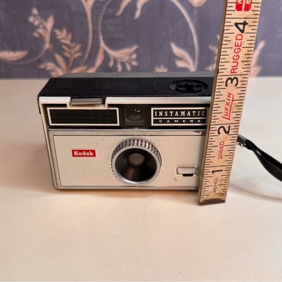 Vintage Estate 1960's Kodak Instamatic 104 Camera with Wrist Strap UNTESTED - Picture 9 of 13